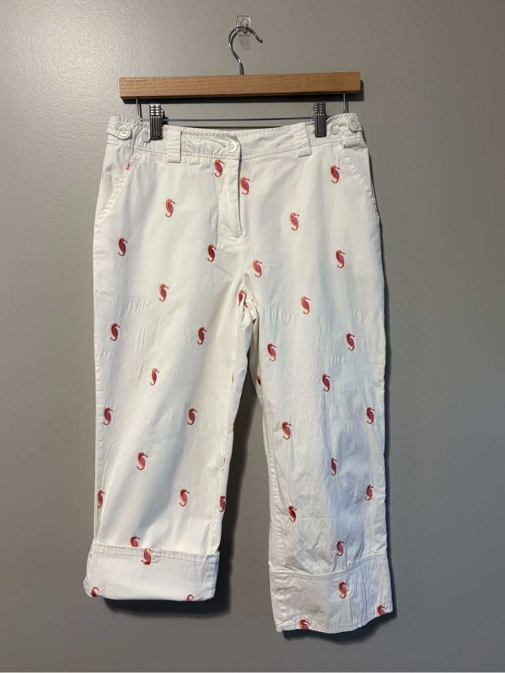 Lulu-B White Cropped Capri Mid Rise Cotton Pants with Embroidered Seahorses